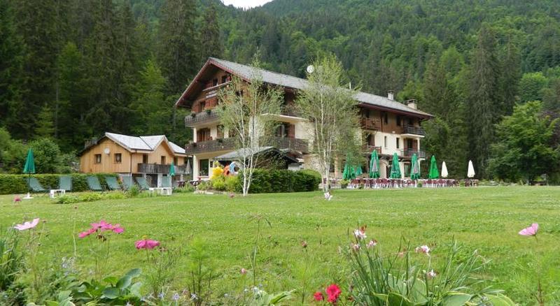 Hotel Les Sapins Монтрион Екстериор снимка